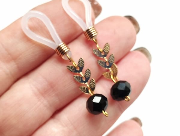 Gold Nonpiercing Nipple Jewelry with Black Crystal, nipple rings handmade to your size in different sizes. Feel the intense and sensual thrill as these non-piercing nipple jewelry encapsulates your senses, providing a captivating combination of pleasure and beauty. The carefully crafted hand-wrapped nipple rings with Black Crystal and delicate feminine chain not only add a luxurious touch but also add a sense of sexuality that intensifies every touch and caress. Perfect for those who appreciate the finer things in life. All you have to do is put the nipple in the middle and adjust to your comfort level.